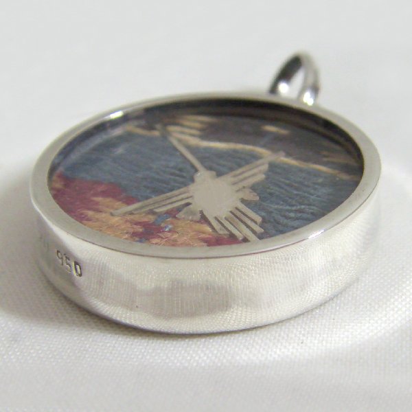 (p1143)Silver pendant with interior image.